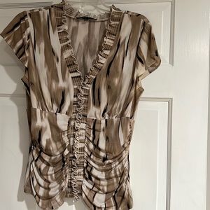 Antonio Melani top with capped sleeves. Medium. Beige black and white